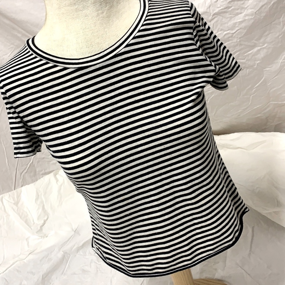 Mossimo Women’s Medium Crop top